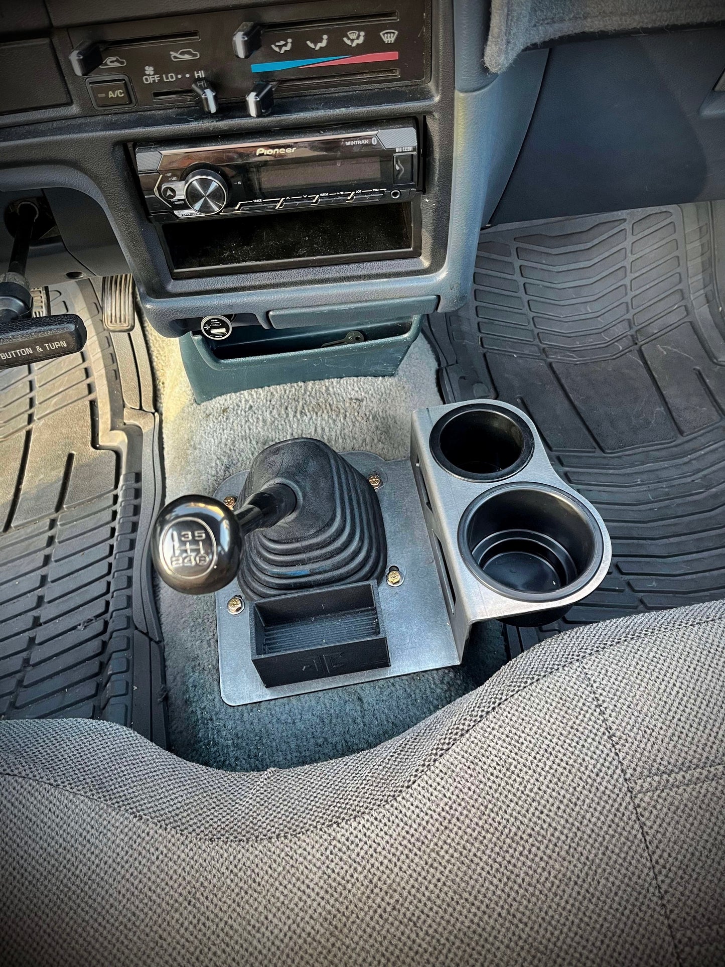 2WD Toyota Pickup Shifter Mounted Cup Holder