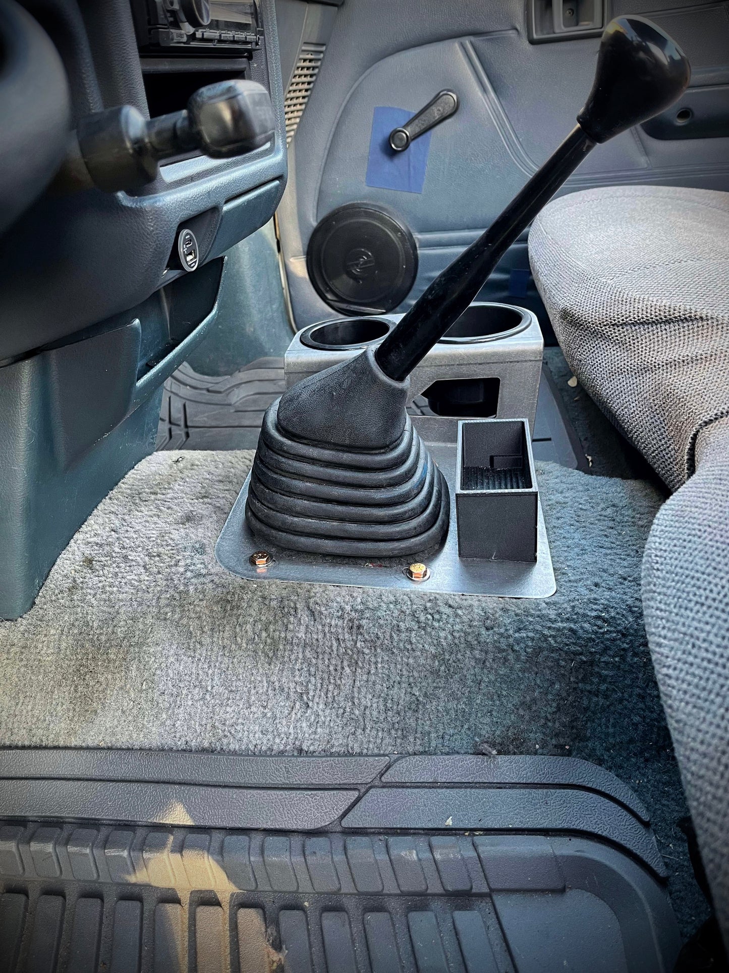 2WD Toyota Pickup Shifter Mounted Cup Holder