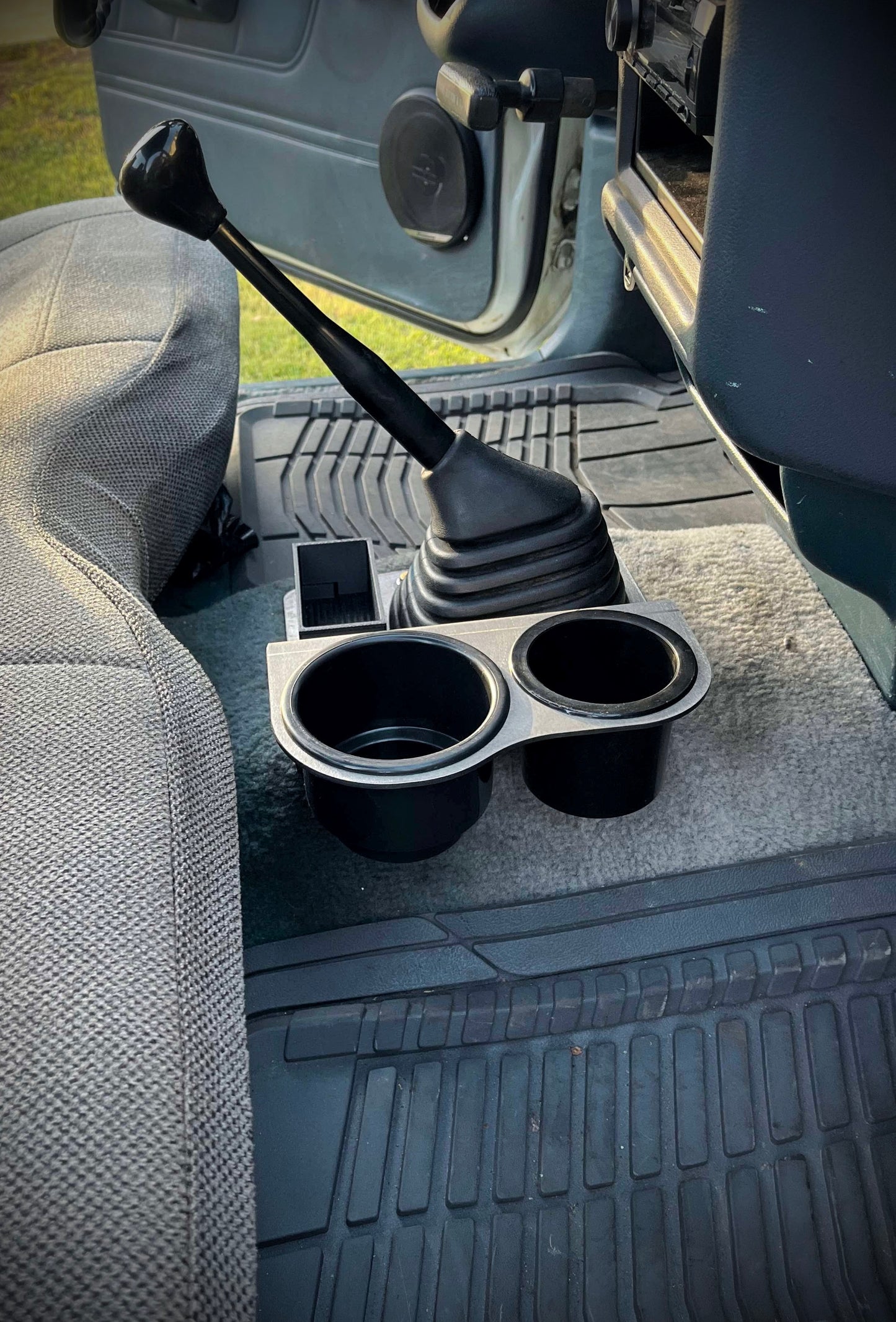 2WD Toyota Pickup Shifter Mounted Cup Holder
