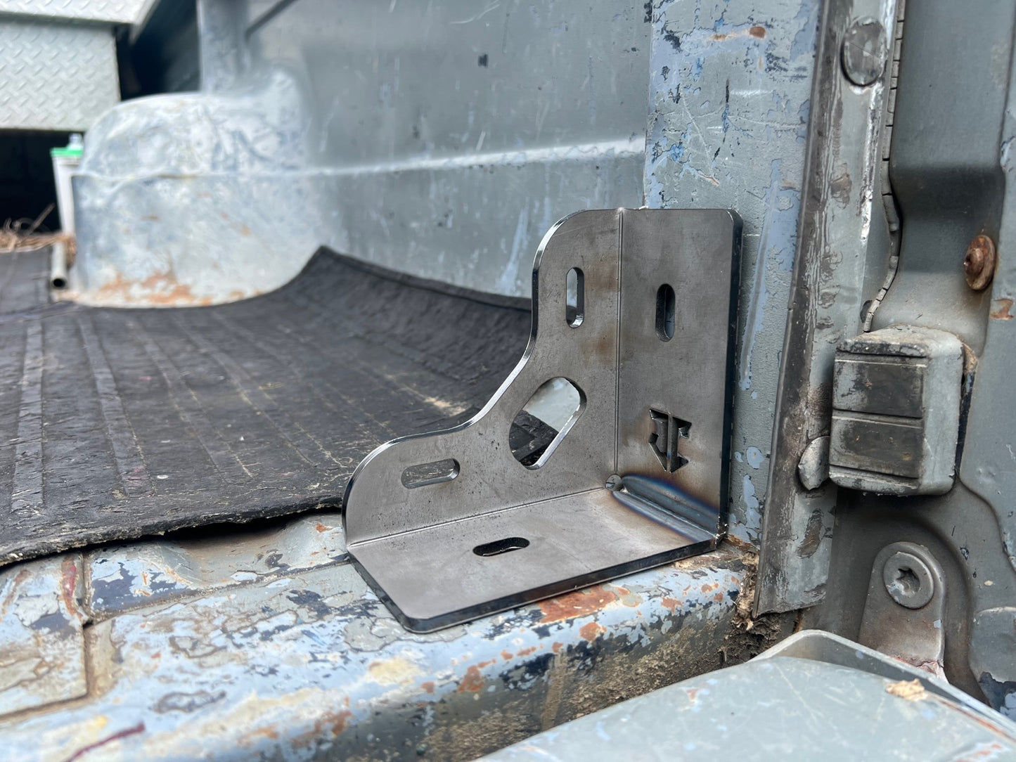 Ford 80-97 F-Series Mini Bed Stiffeners and Tie downs