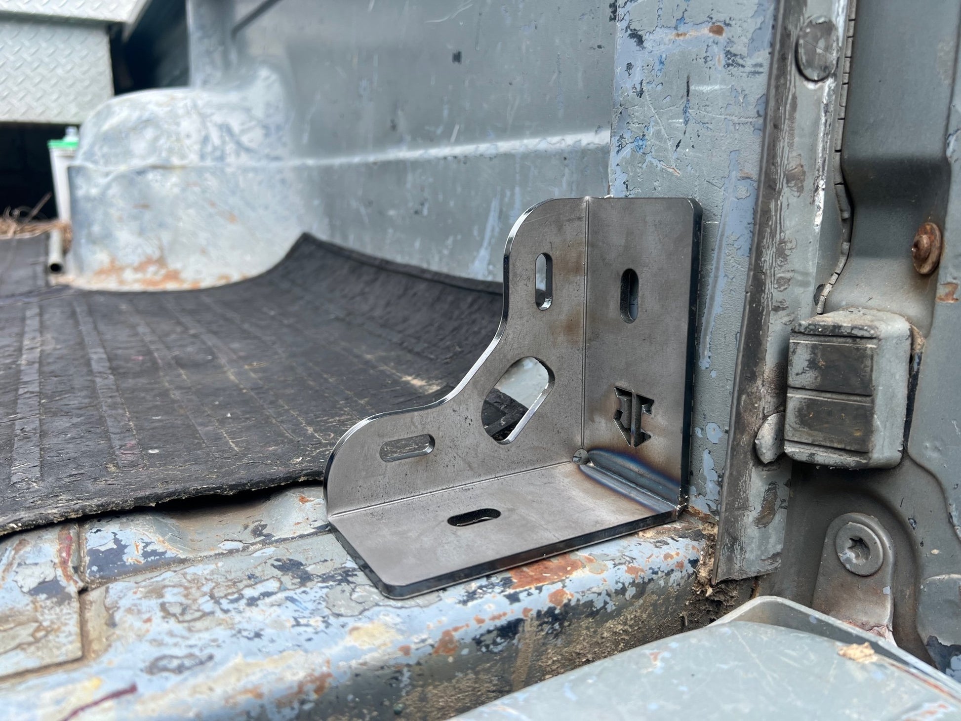 Ford 80-97 F-Series Mini Bed Stiffeners and Tie downs