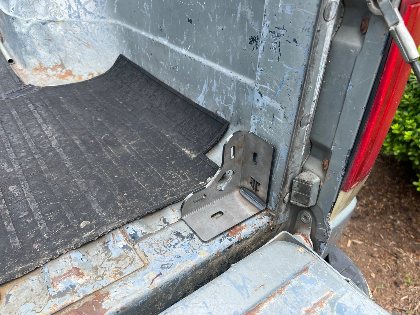 Ford 80-97 F-Series Mini Bed Stiffeners and Tie downs