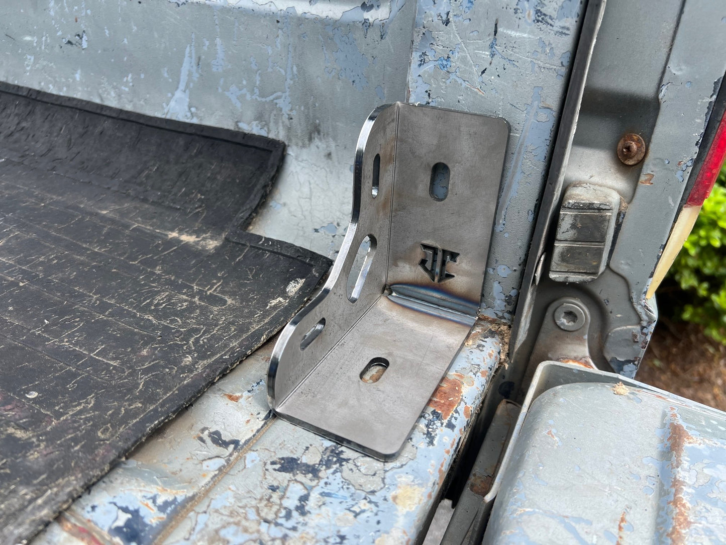 Ford 80-97 F-Series Mini Bed Stiffeners and Tie downs