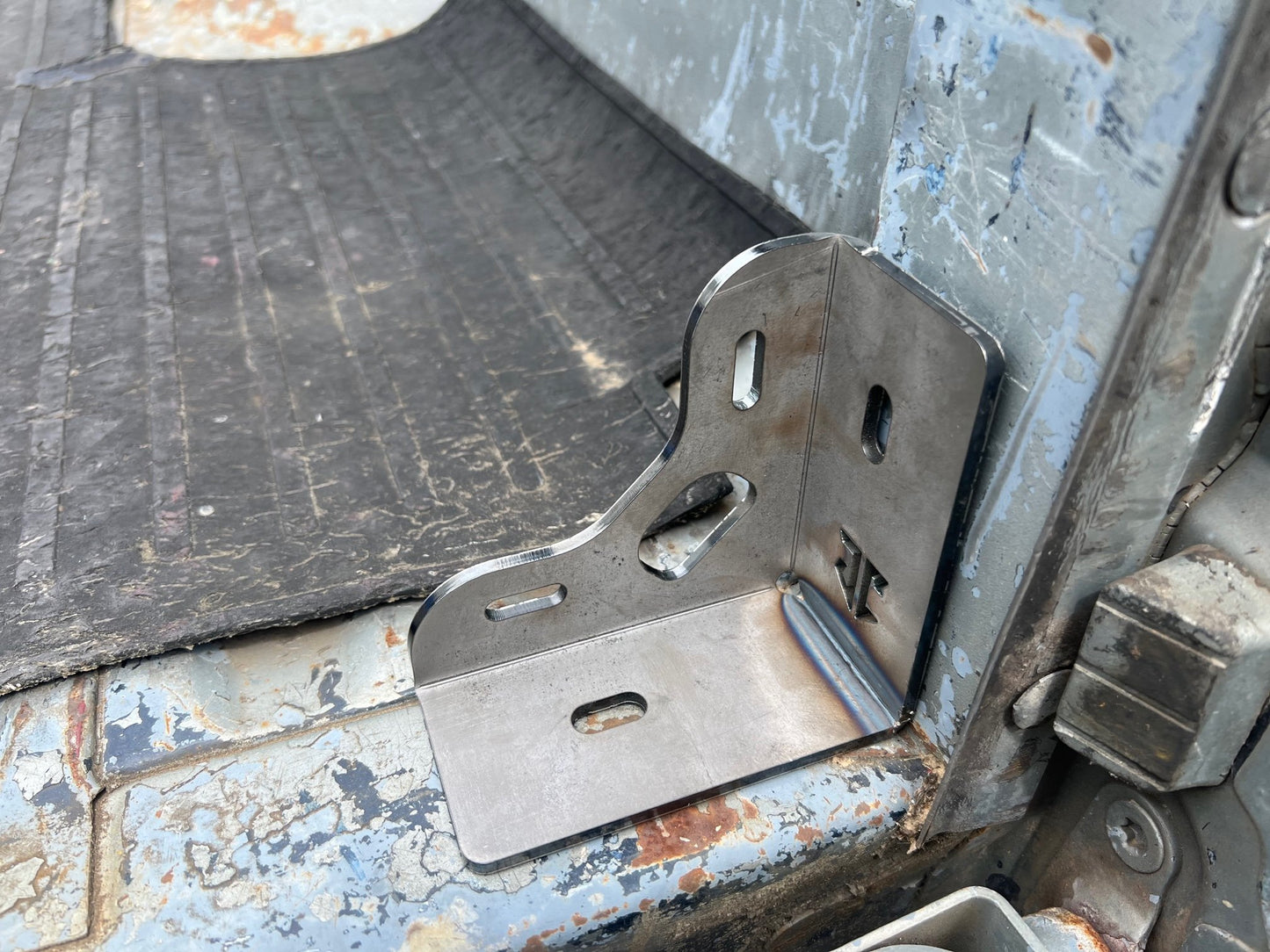 Ford 80-97 F-Series Mini Bed Stiffeners and Tie downs