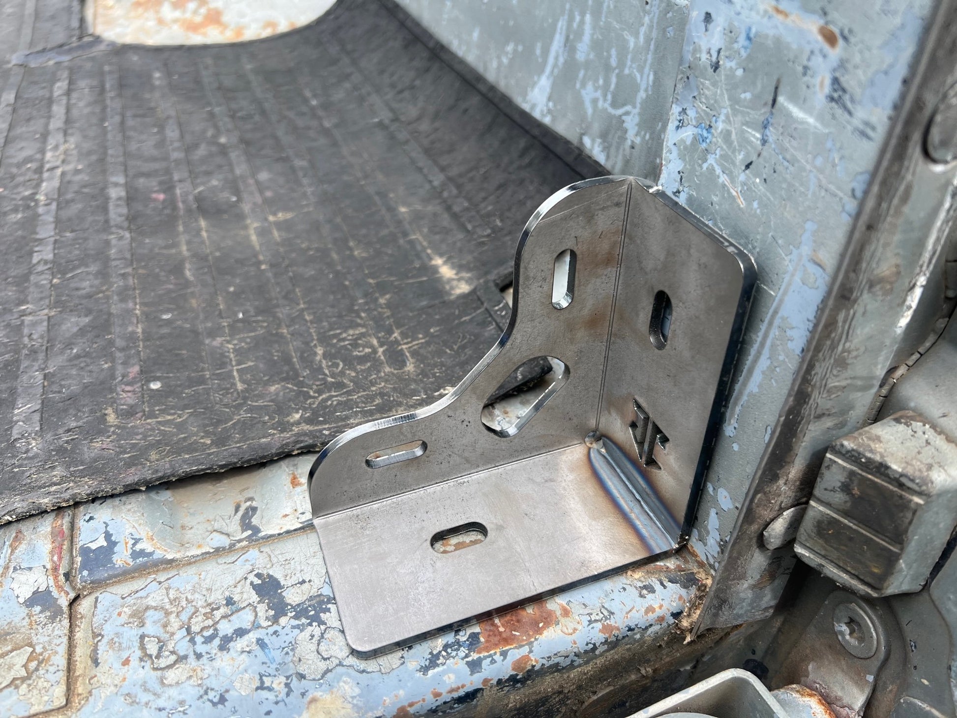 Ford 80-97 F-Series Mini Bed Stiffeners and Tie downs