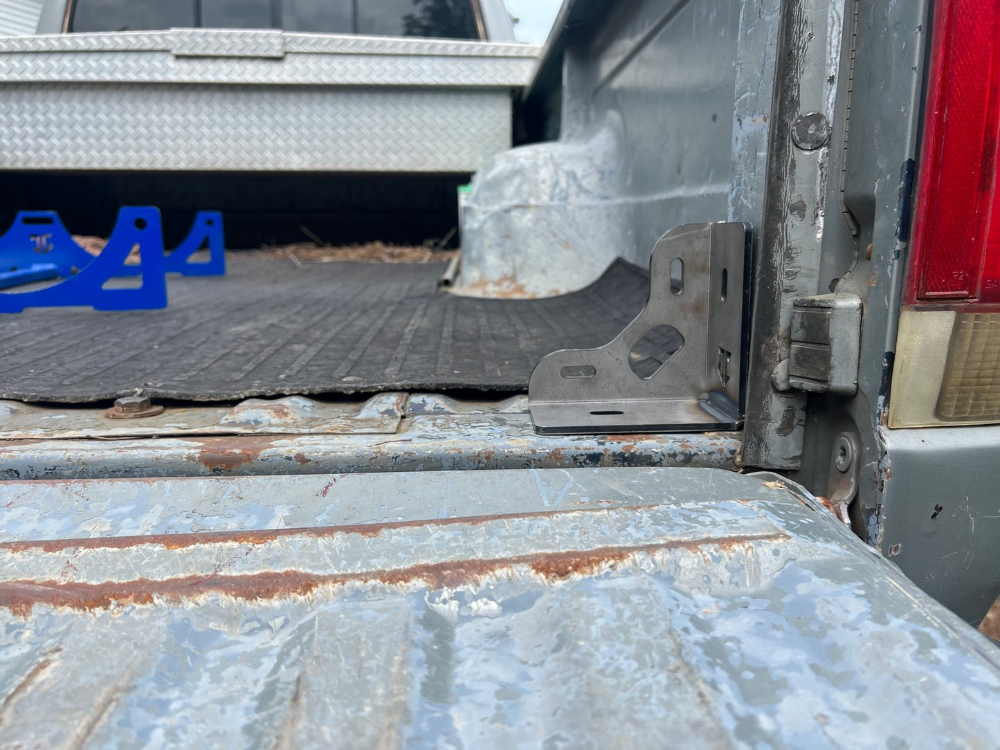 Ford 80-97 F-Series Mini Bed Stiffeners and Tie downs
