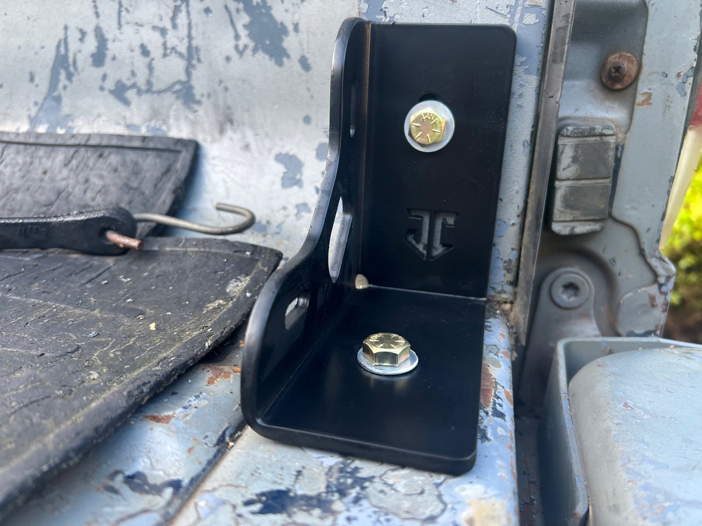 Ford 80-97 F-Series Mini Bed Stiffeners and Tie downs