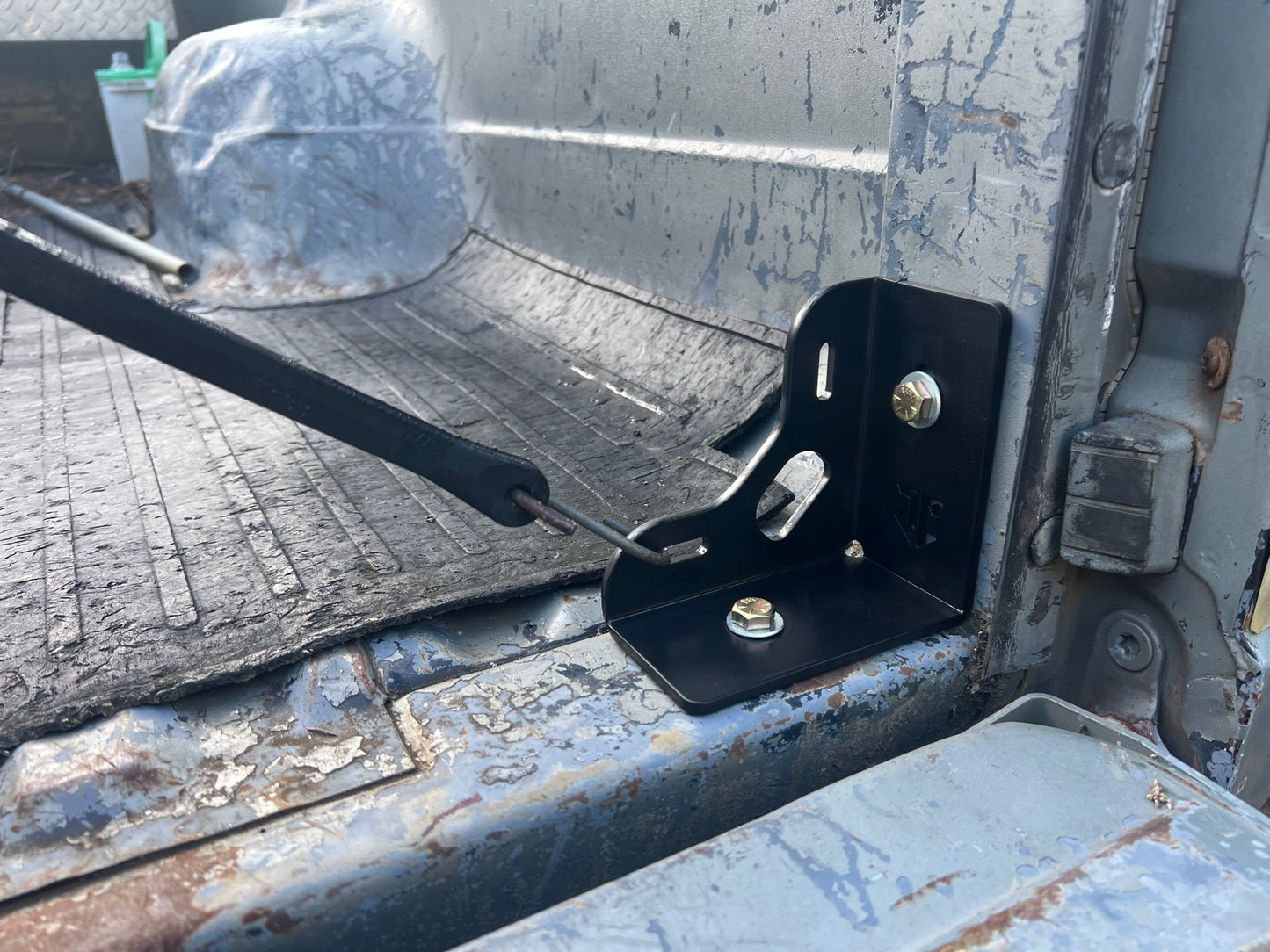 Ford 80-97 F-Series Mini Bed Stiffeners and Tie downs