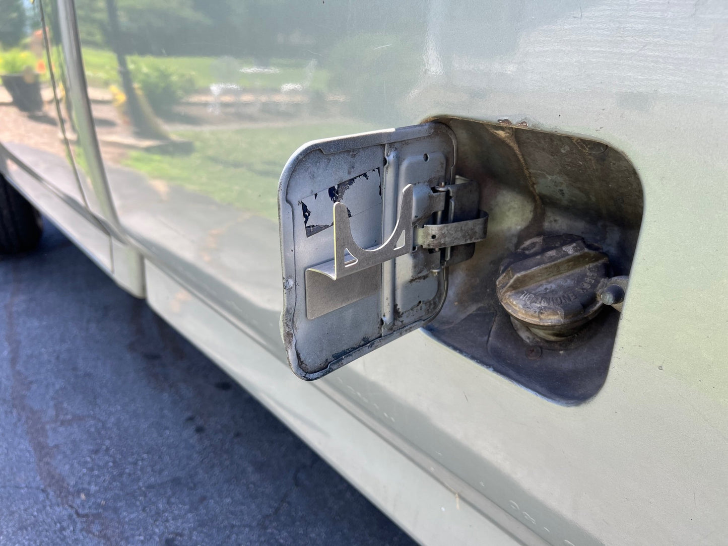 Reliable OBS Ford 80-97 Gas Cap Holder