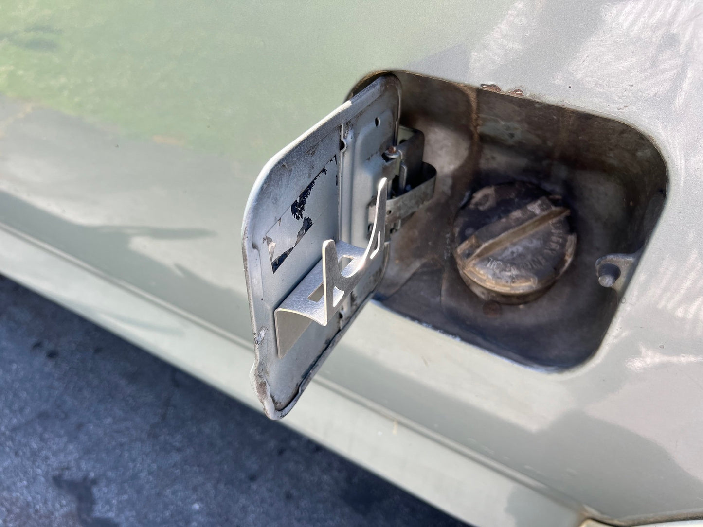High-Quality OBS Ford 80-97 Gas Cap Holder
