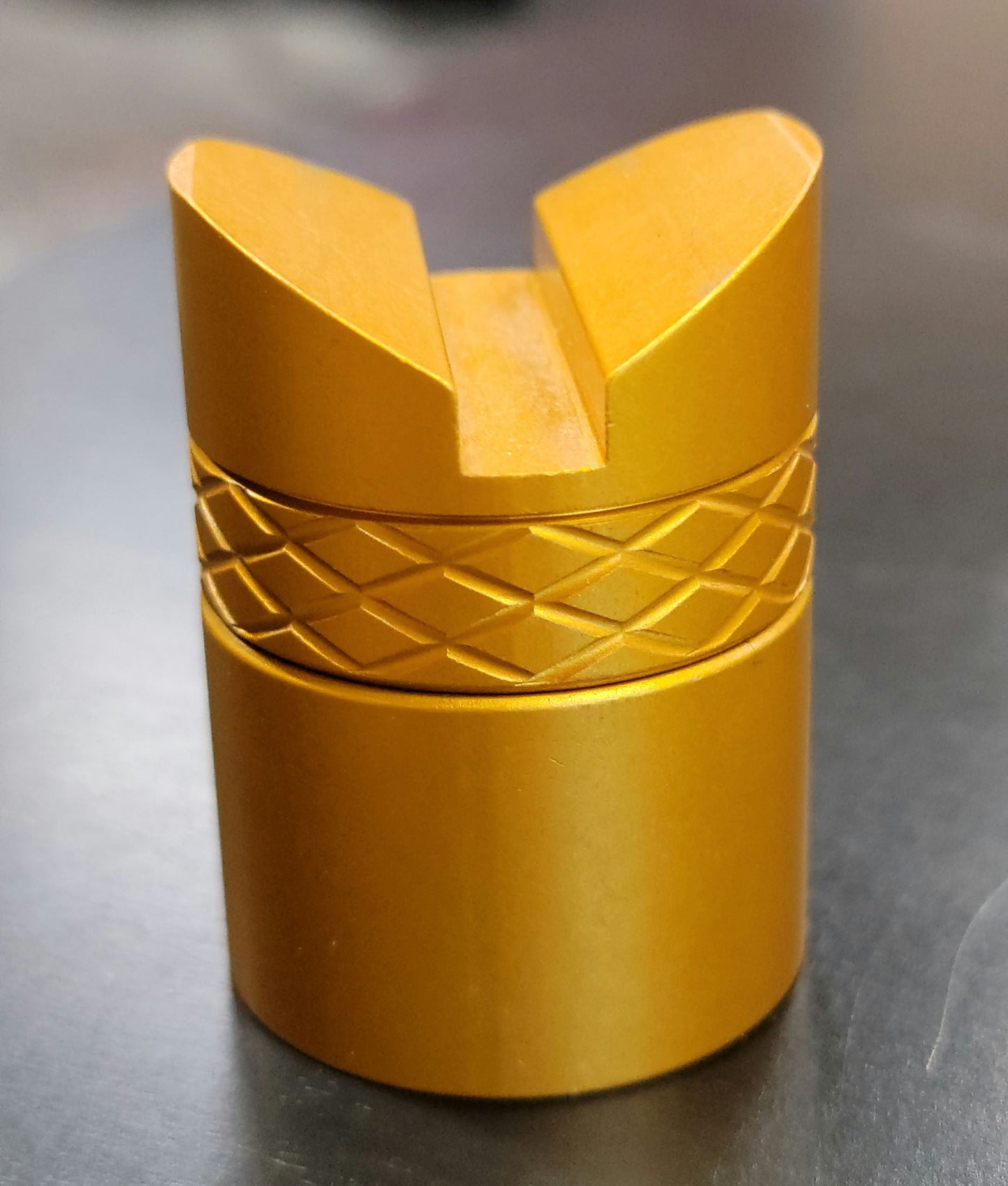 Magnetic v-block