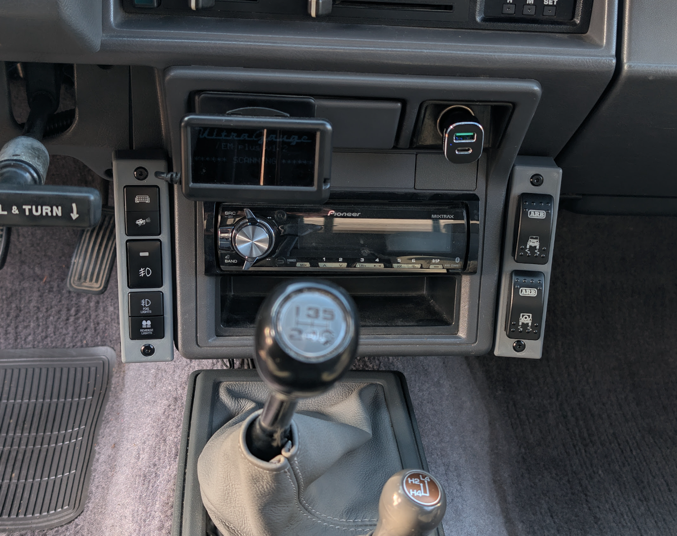 1984-88 Toyota Pickup/4Runner Aux Switch Panel