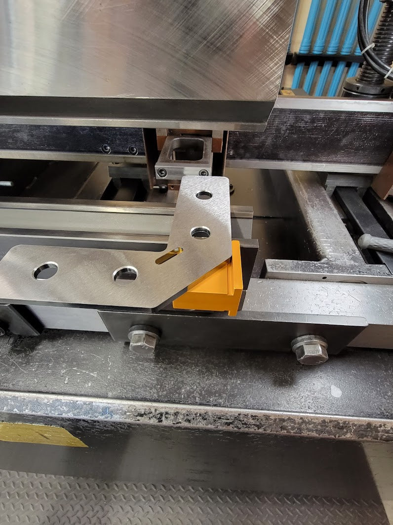 Magnetic squaring arm