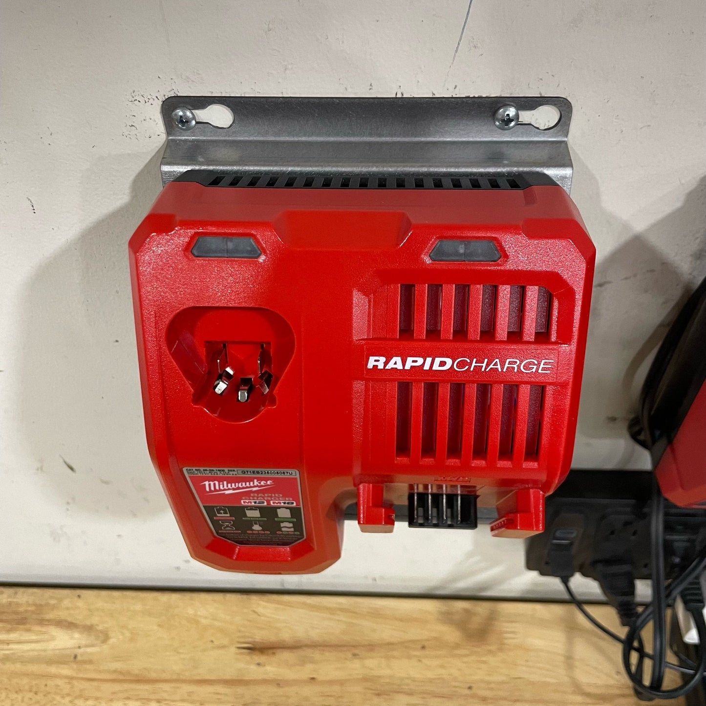 Milwaukee M18 M12 Rapid Battery Charger Wall Mount Plate 20°