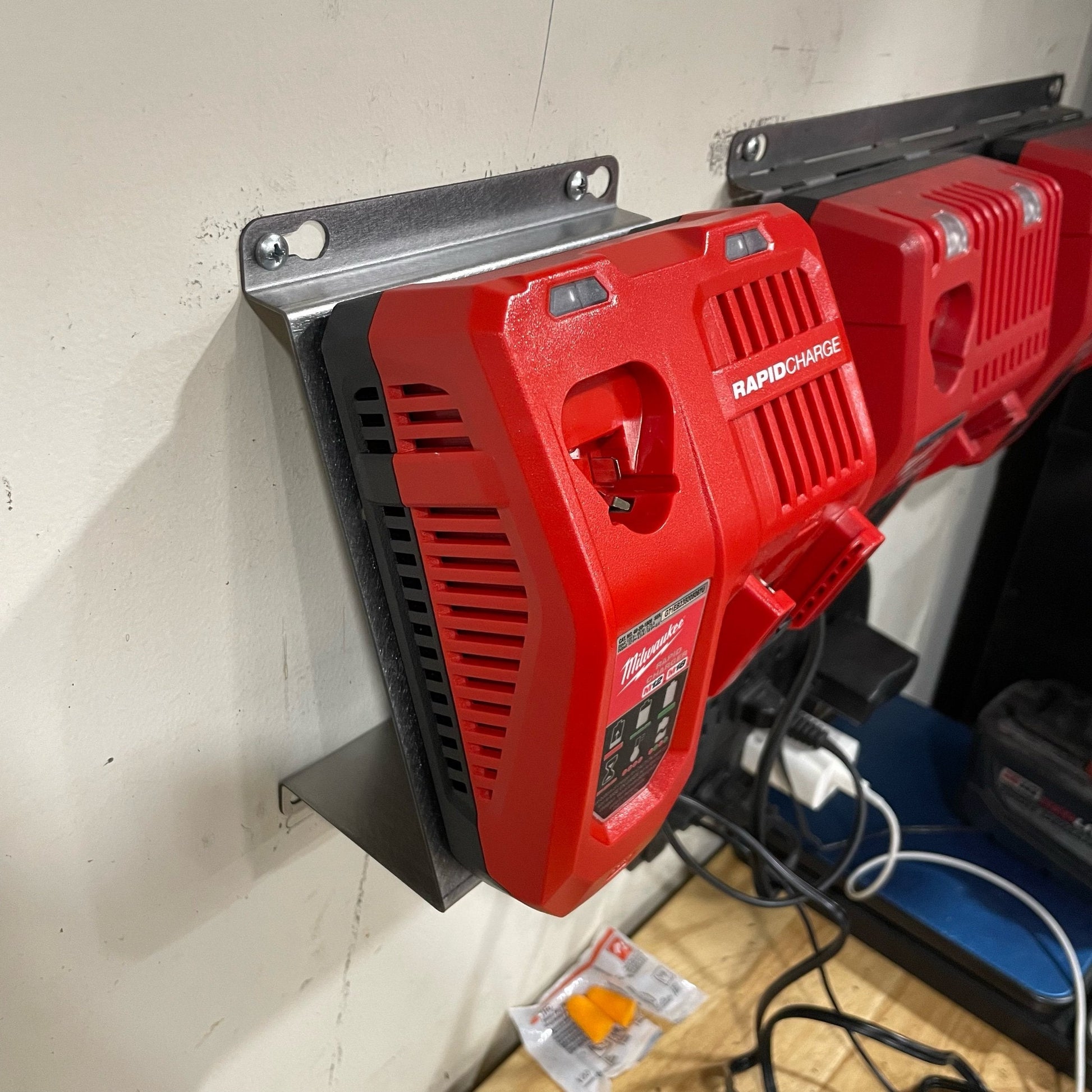 Milwaukee M18 M12 Rapid Battery Charger Wall Mount Plate 20°