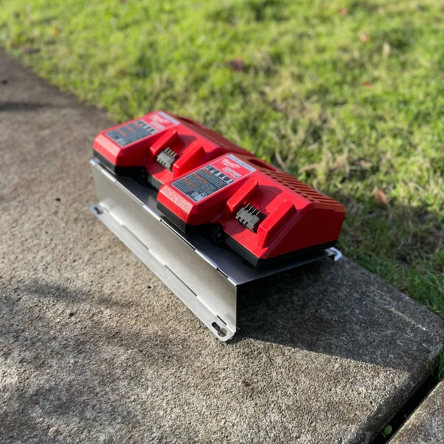 Milwaukee 2x M18-M12 Rapid battery charger wall mount plate 20 degree angle