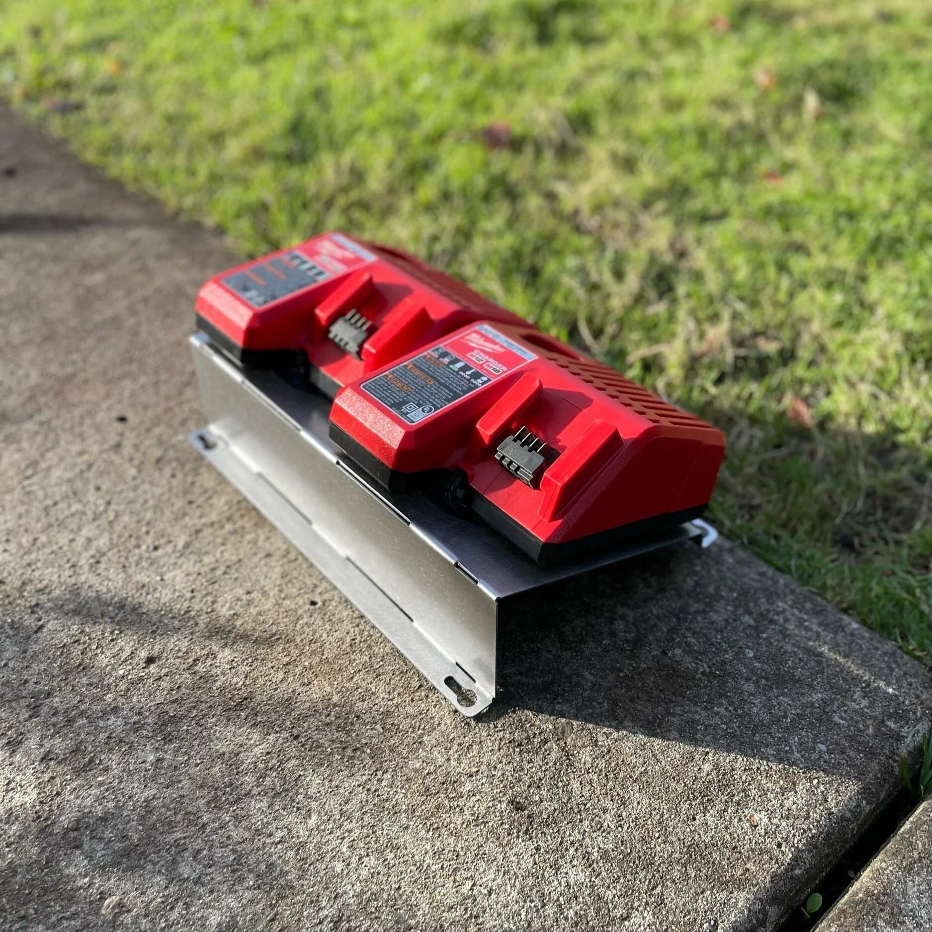 Milwaukee 2x M18-M12 Rapid battery charger wall mount plate 20 degree angle