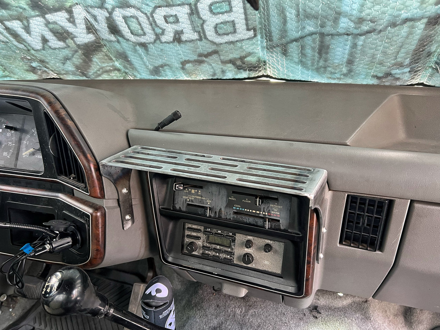 87-91 Bricknose Ford F-150/Bronco Dash Accessory Mount