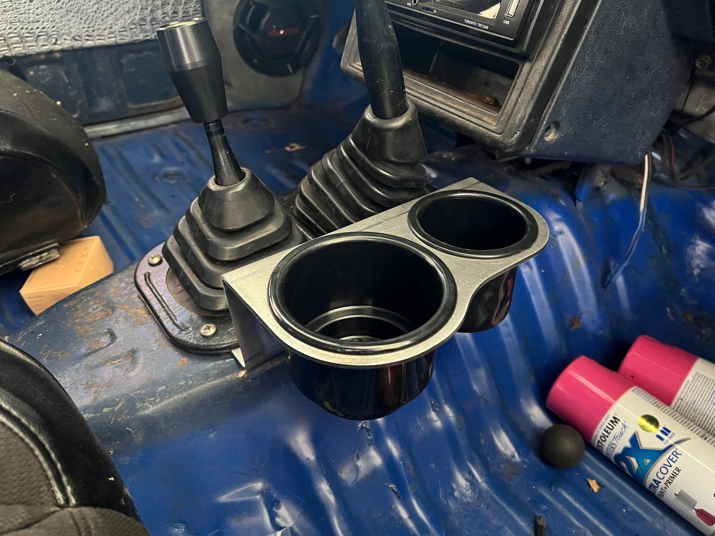 Toyota Pickup Shifter Mounted Cup Holders