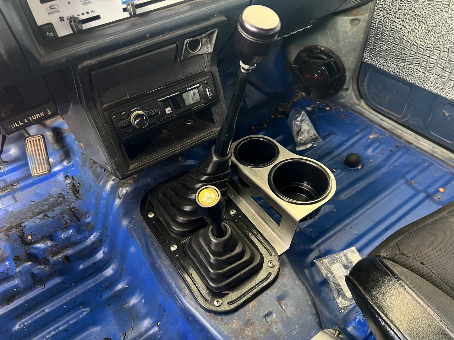 Toyota Pickup Shifter Mounted Cup Holders