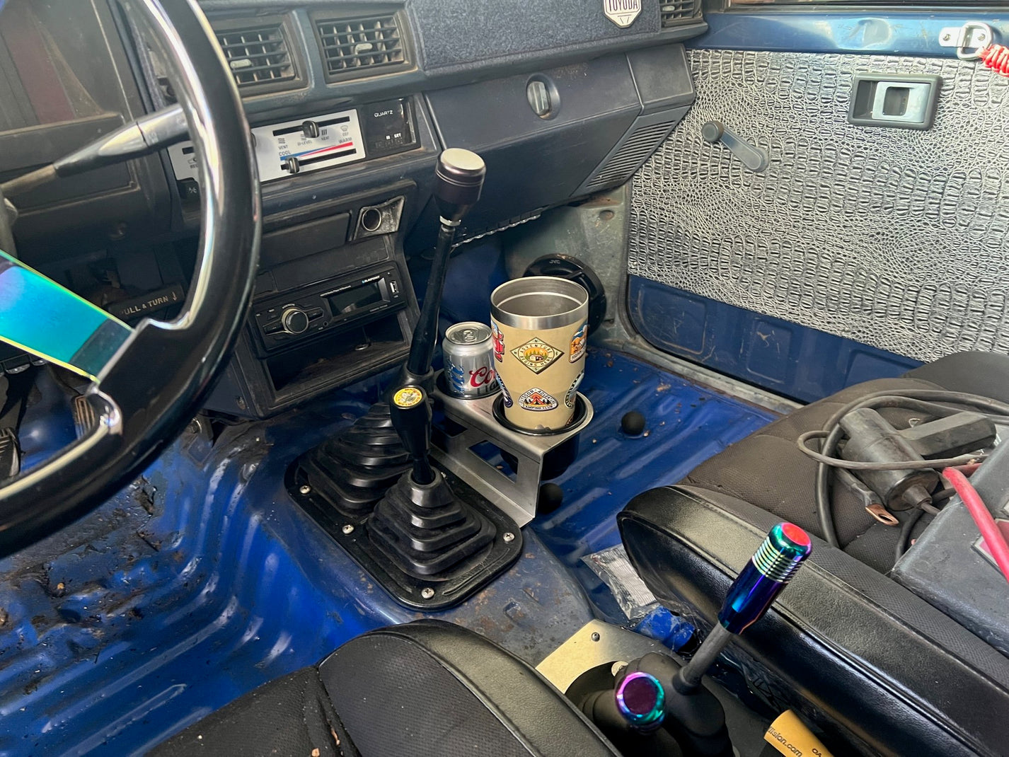 Stylish Toyota Pickup Shifter Mounted Cup Holders – JC Customs